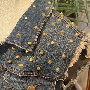 Romeo & Juliet Couture denim medium women’s metal studded vest with raw arm edge